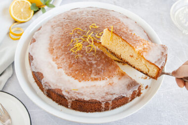saftiger Zitronenkuchen aus der Springform