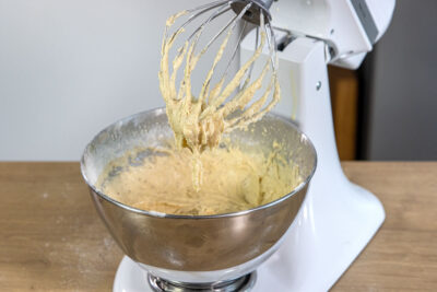 Teig für Bienenstich Muffins zusammenrühren