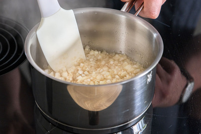 Zwiebeln karamellisieren lassen