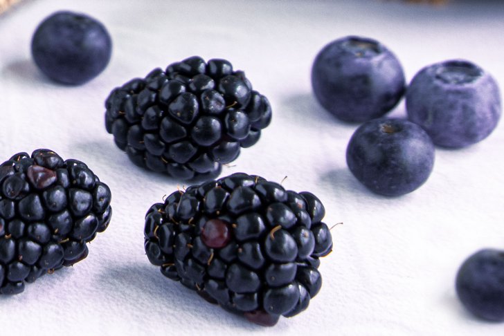Blaubeeren und Heidelbeeren