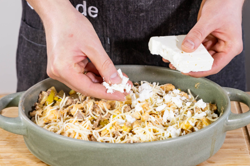 Low Carb Blumenkohl-Hack-Auflauf mit Feta und Gouda überbacken