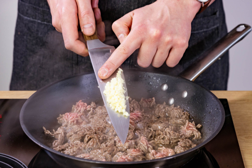 gehackten mit dem Hackfleisch braten