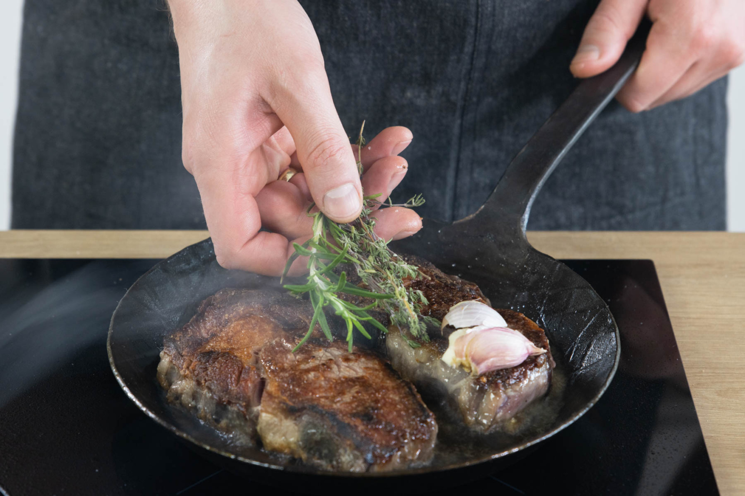 Dry Aged Steak in der Pfanne zubereiten Rezept eat.de