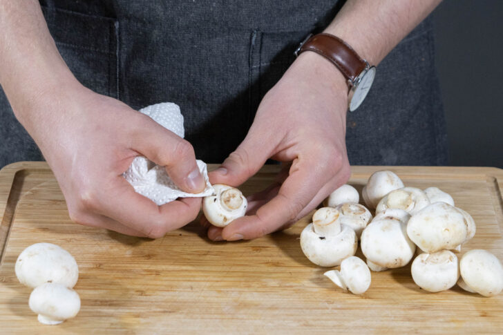 Champignons putzen.