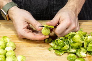 Rosenkohl putzen