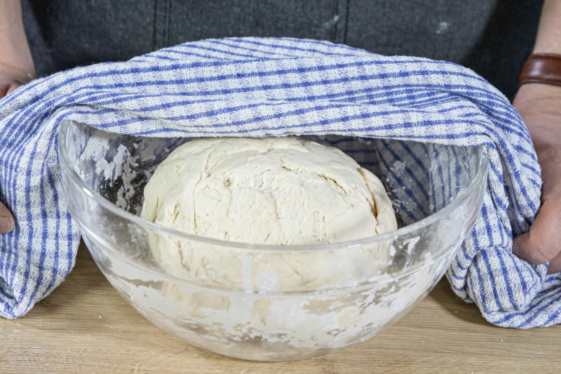 Griechisches Weißbrot selber backen | Rezept - eat.de