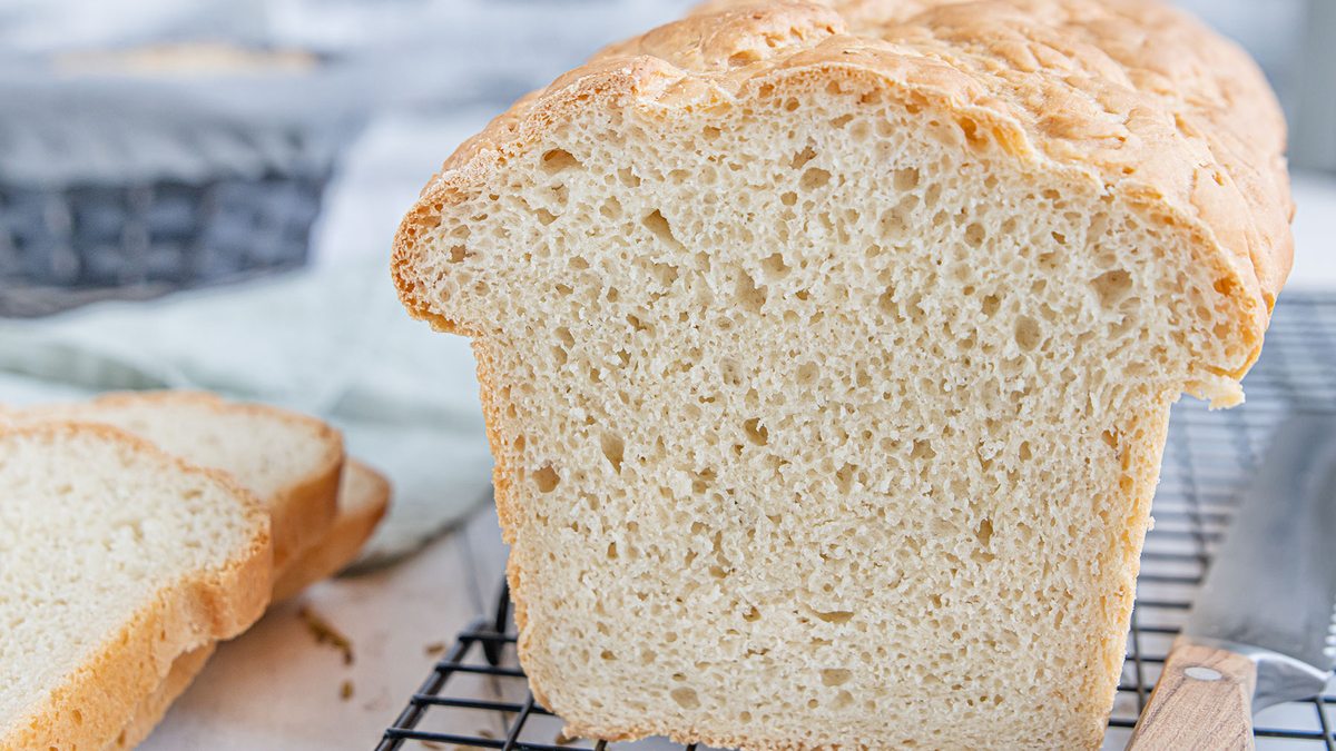 Griechisches Weißbrot selber backen | Rezept - eat.de