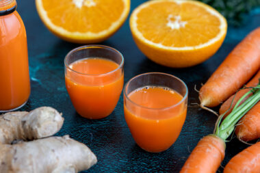 Karotte-Ingwer-Shot mit Orange