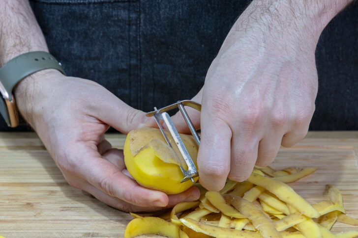 Kartoffeln schälen