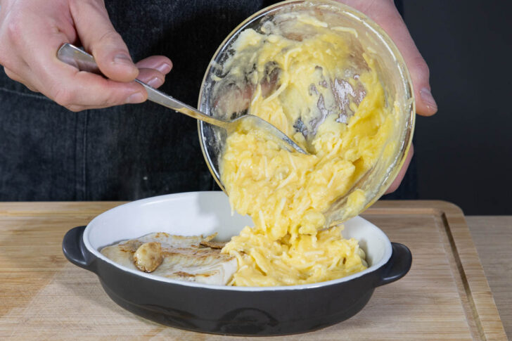 Fisch mit Kartoffelbrei Resten überbacken.