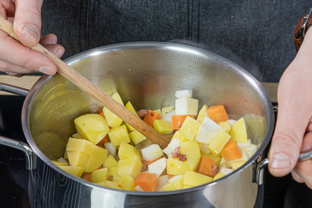 Kartoffelcremesuppe mit Speck | Rezept - eat.de