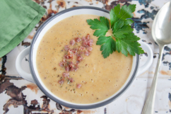 Kartoffelcremesuppe mit Speck | Rezept - eat.de