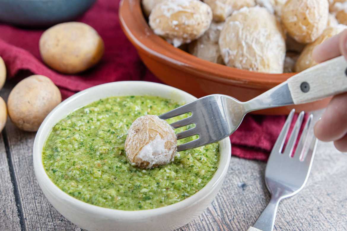 Mojo Verde: Grüner Dip zu spanischen Salzkartoffeln - eat.de