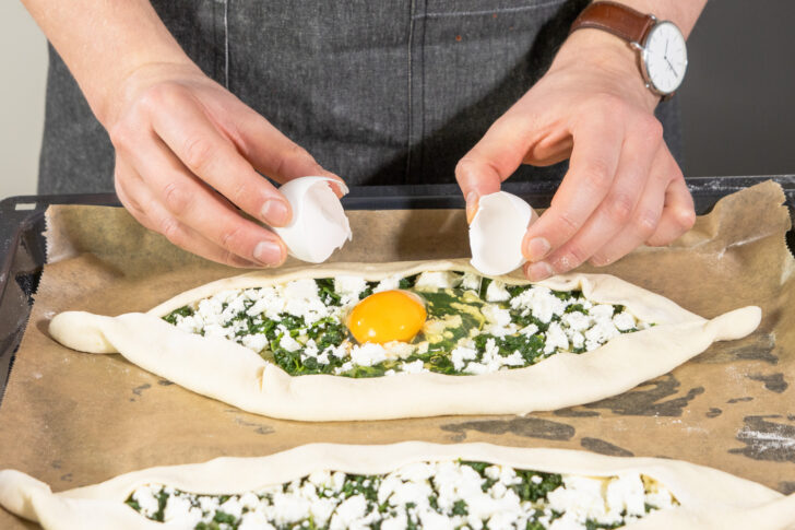 Ei auf das Pide geben