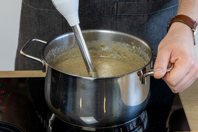 Pilzsuppe pürieren