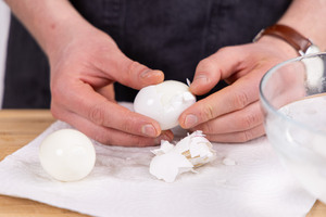 Eier schälen