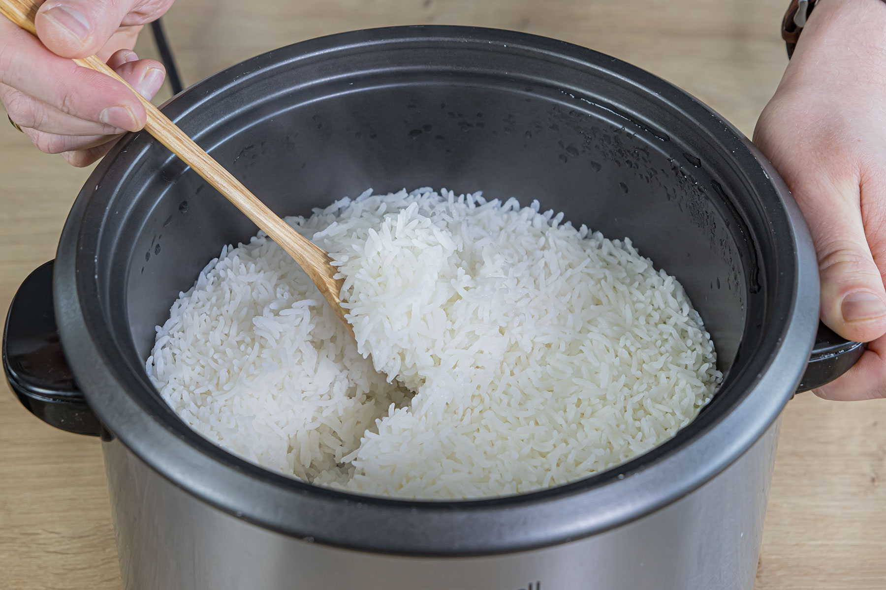 gekochter Reis im Reiskocher