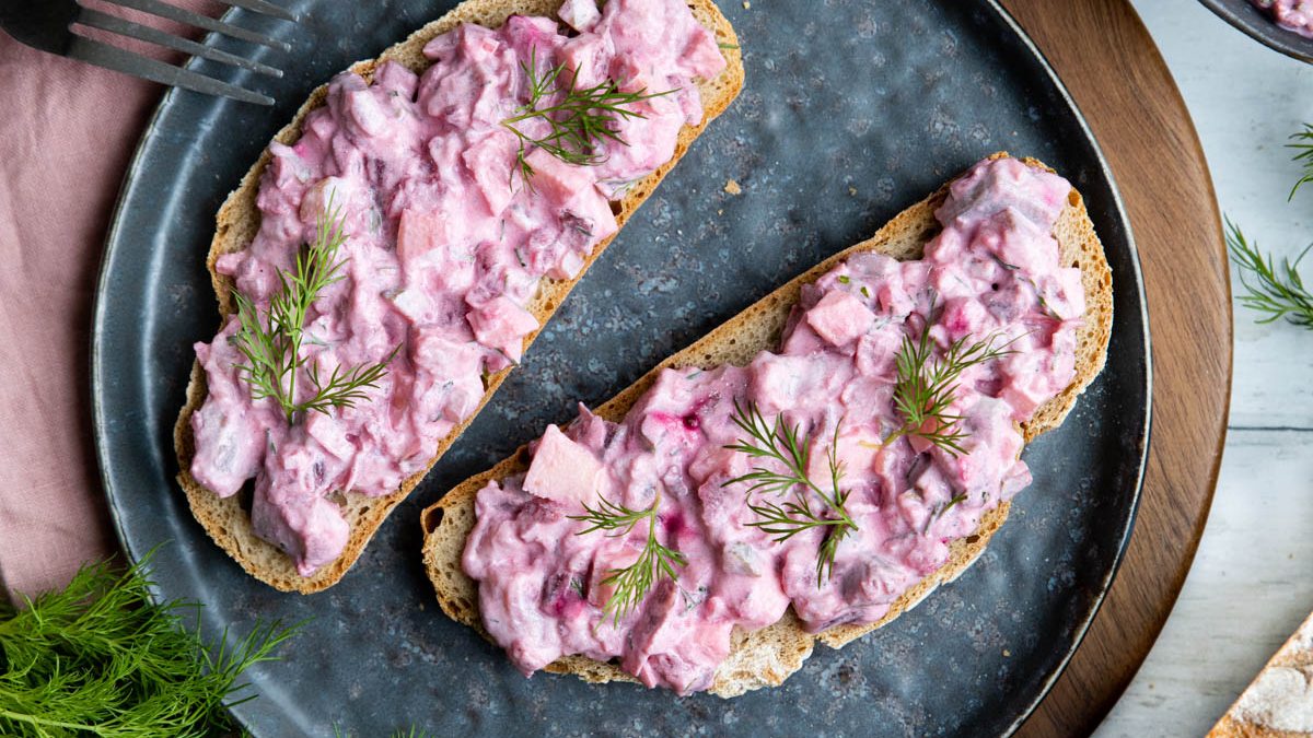 Roter Heringssalat mit roter Bete | Rezept - eat.de