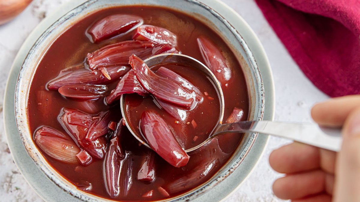 Einfache Rotwein-Schalotten-Sauce selbst zubereiten | Rezept - eat.de