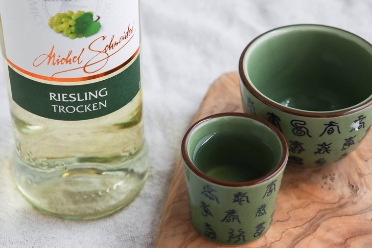 Weißwein als Ersatz für Reiswein.