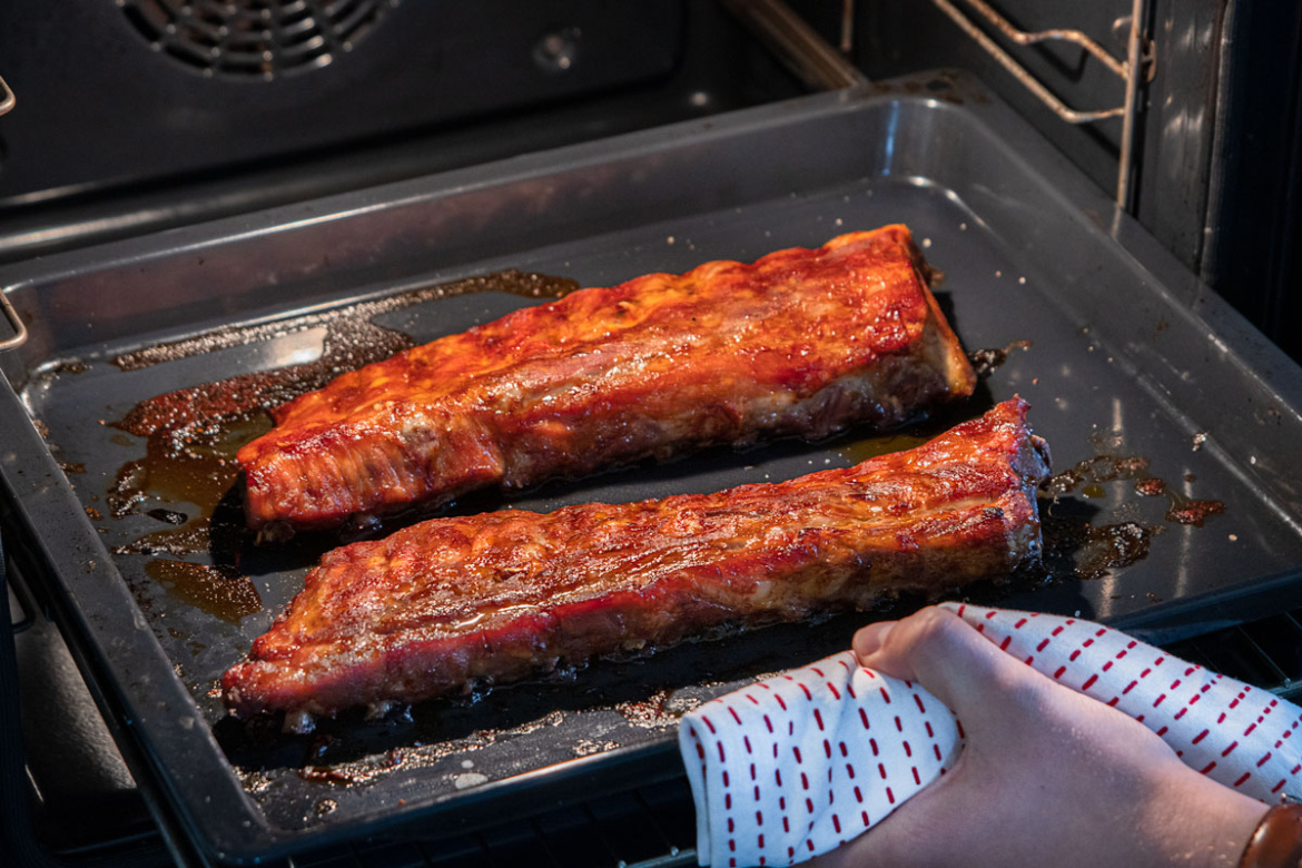 Spareribs bei Niedrigtemperatur im Backofen garen | Rezept