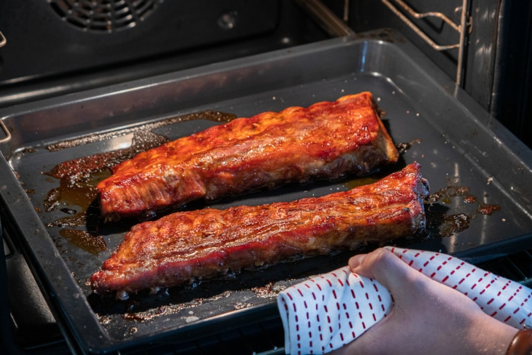 Wie Lange Brauchen Fertige Spareribs Im Backofen Spareribs bei Niedrigtemperatur im Backofen garen | Rezept - eat.de