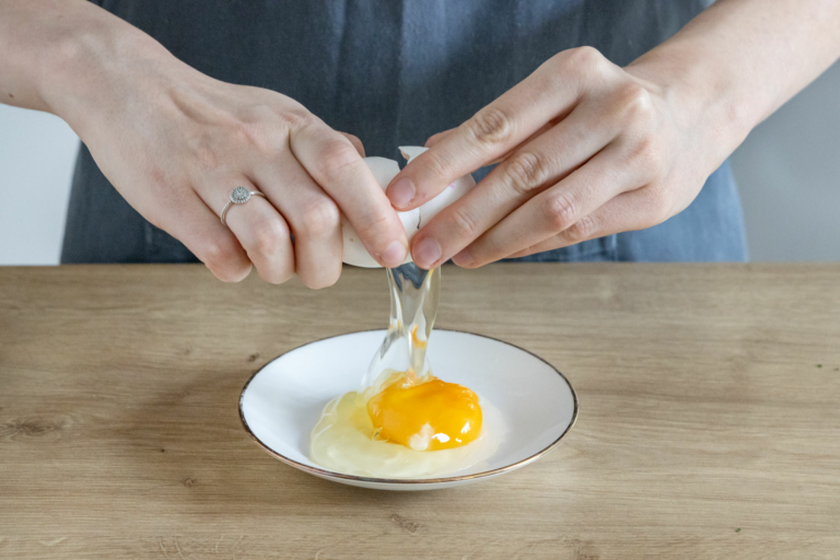 Spiegelei aus der Mikrowelle | Rezept - eat.de