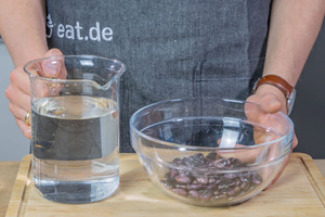 Käferbohnen in Wasser einweichen