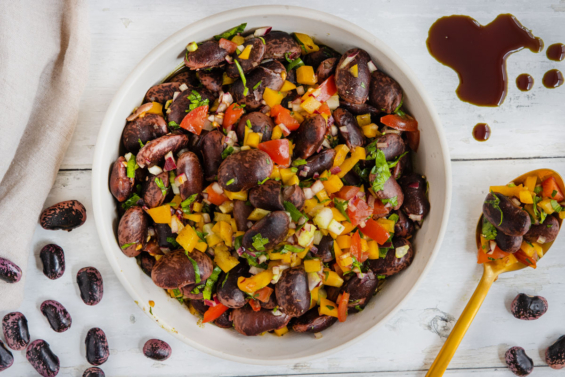 Steirischer Käferbohnensalat mit Kürbiskernöl | Rezept - eat.de