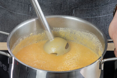 Süßkartoffelsuppe pürieren