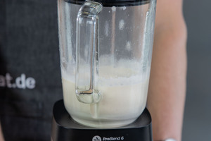 Cashews im Mixer pürieren