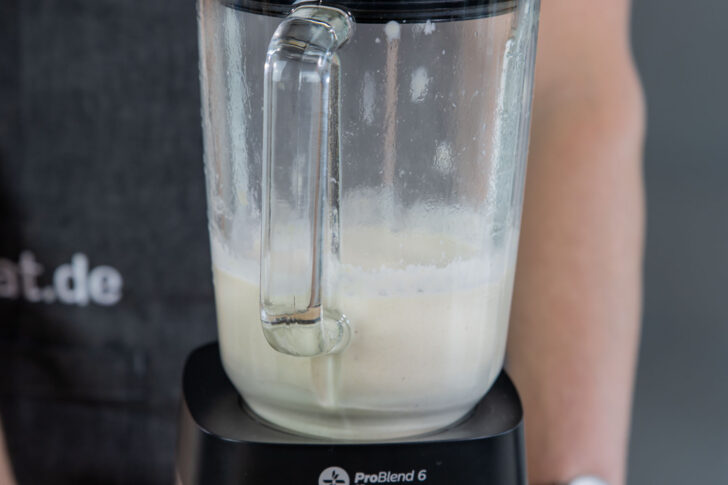 Cashews im Mixer pürieren