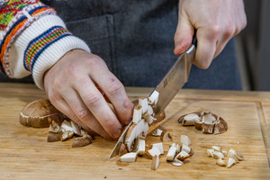 Champignons würfeln