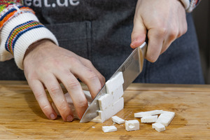 Feta klein schneiden