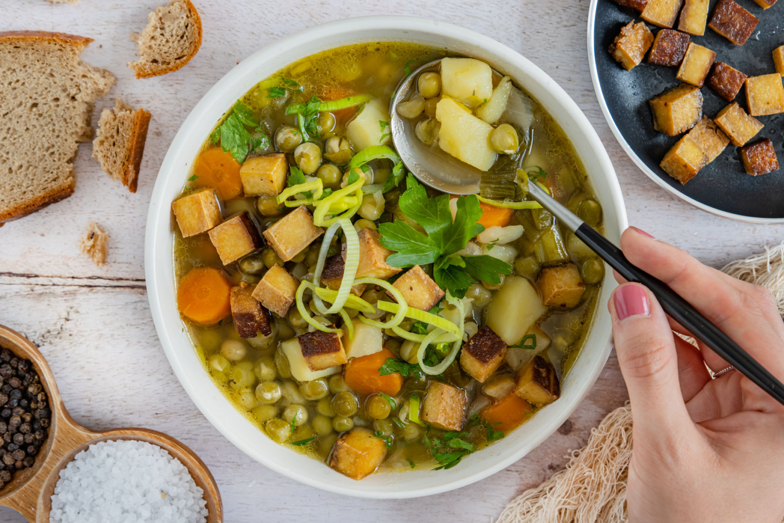 Vegetarischer Erbseneintopf mit Tofu | Rezept - eat.de