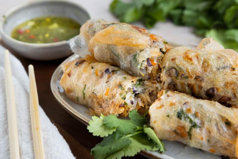 Vietnamesische Frühlingsrollen nach Original-Rezept | Rezept - eat.de