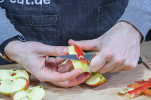 Äpfel schälen
