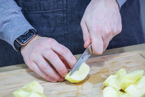 Äpfel in Spalten schneiden