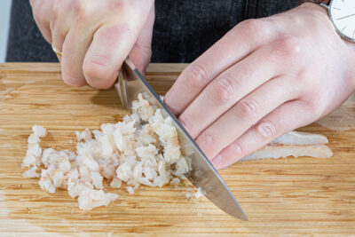Seelachsfilet fein hacken