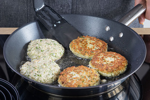 Fischbuleten braten
