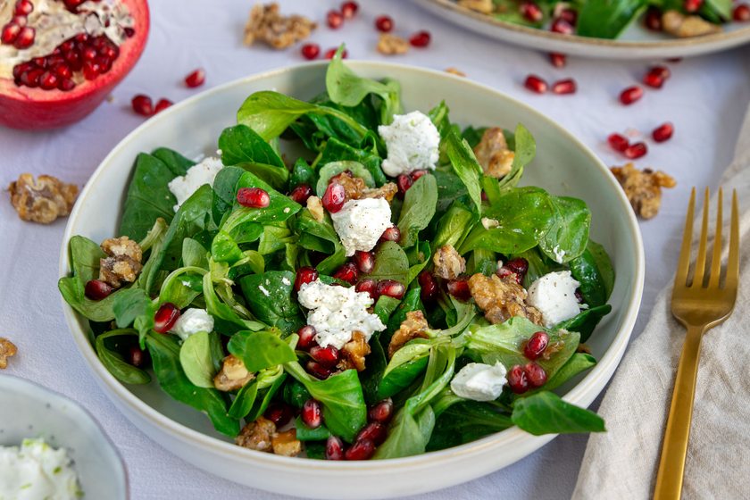 Feldsalat mit Granatapfel und Ziegenkäse