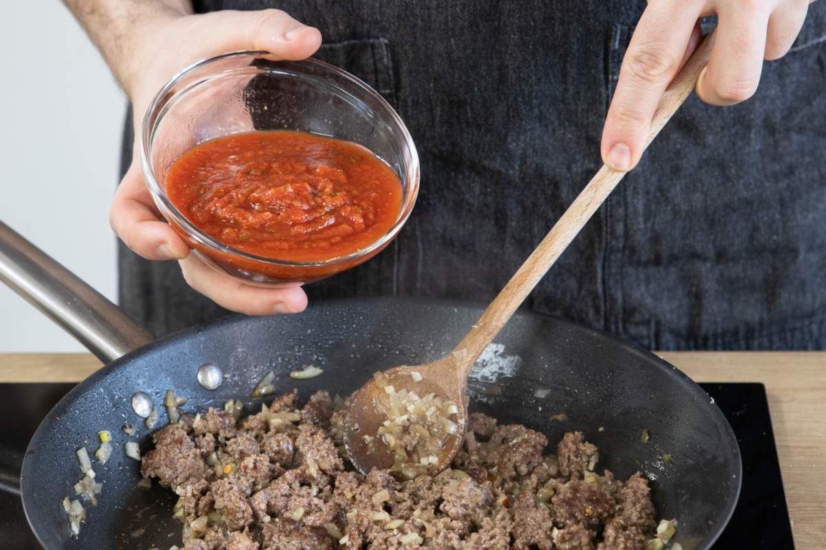 Gefüllte Zucchini mit Hackfleisch und Tomatensoße | Rezept - eat.de Gefüllte Zucchini mit Hackfleisch und Tomatensoße | Rezept - eat.de