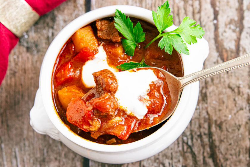 Einfache Gulaschsuppe mit Kartoffeln
