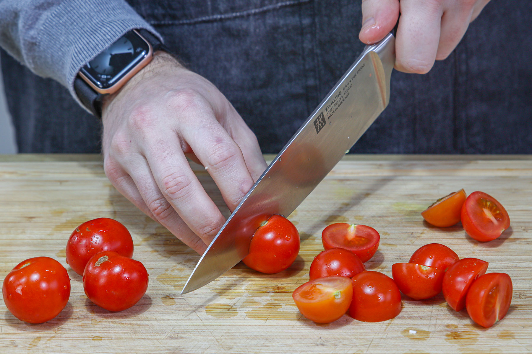 Tomaten halbieren