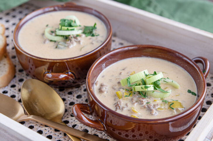 Käsesuppe mit Hackfleisch und Lauch