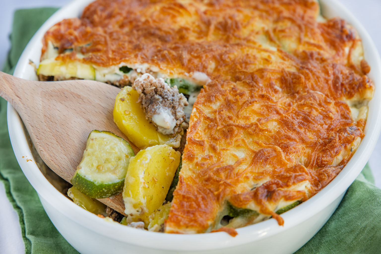 Cremiger Kartoffel-Zucchini-Auflauf mit Hackfleisch | Rezept - eat.de