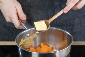 Butter schmelzen lassen.