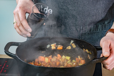 mit Rotwein ablöschen