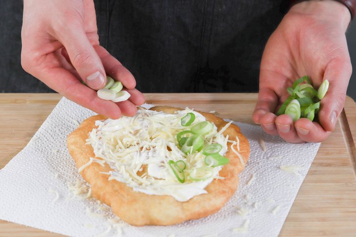 Langos belegen.