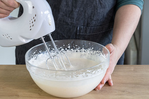 Eier schaumig schlagen